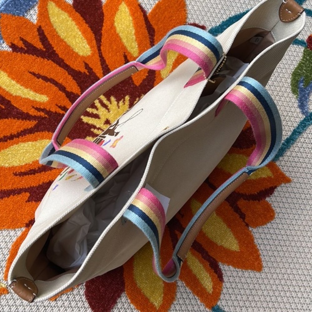 Coach Tote With Dreamy Veggie Horse And Carriage Natural Multi - Picture 15 of 16